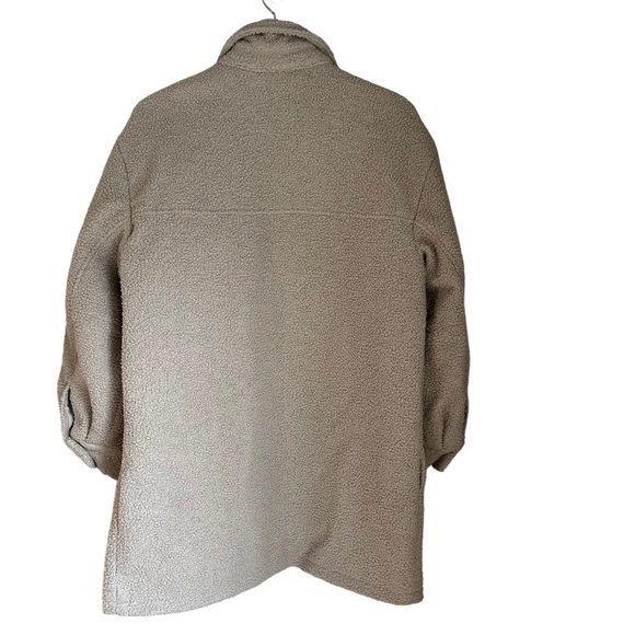 H&M Lightweight Beige Shearing Textured Button Front Shacket Jacket Size: Small - Picture 14 of 15